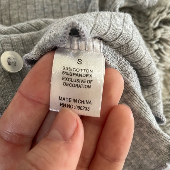 Gray Ribbed Button-Up Crop Top - Picture 6 of 6